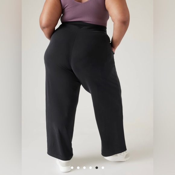 Athleta Seasoft Pant // Black #533653 - Picture 5 of 16